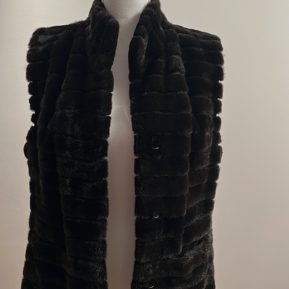 Real MINK VEST Pristine Condition Luxurious feel and look pit to pit 20.5” - Picture 10 of 14